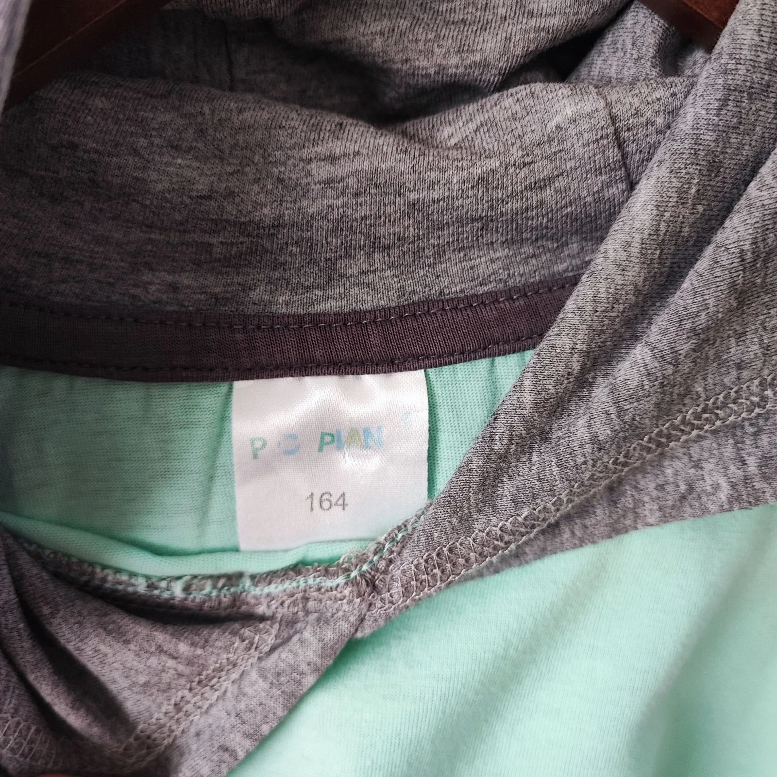 T-shirt haut manches longues avec capuche  – photo 2